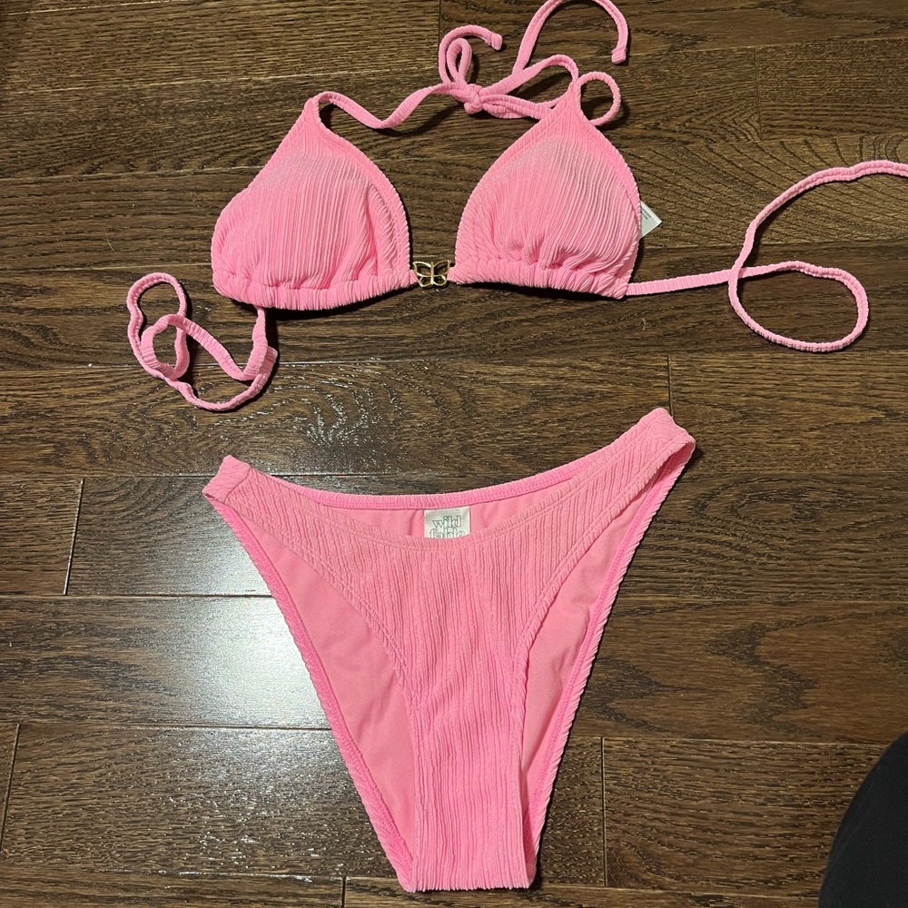brand new bikini set.